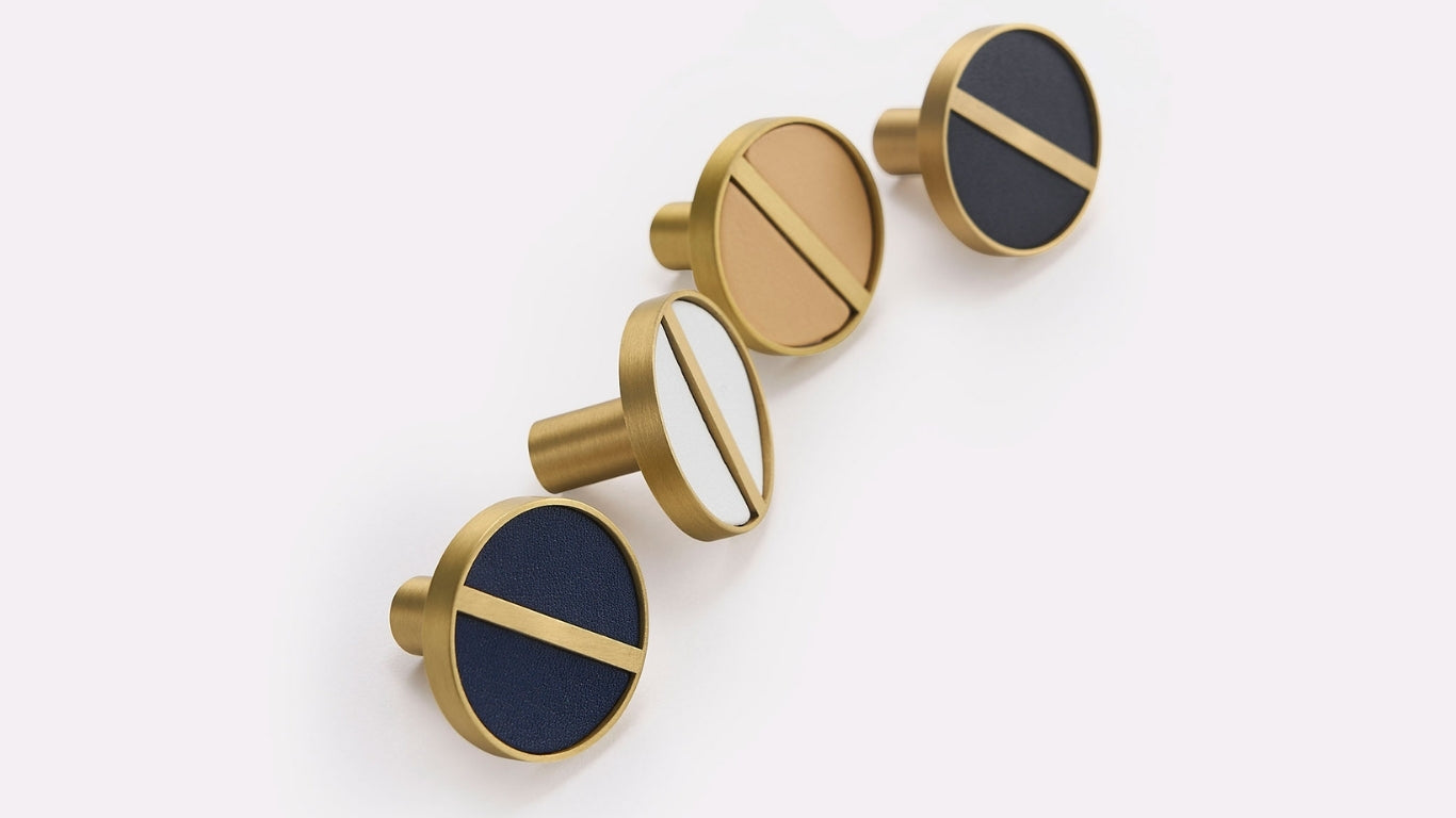 Knop 1076 | Messing + Læder | Hvid