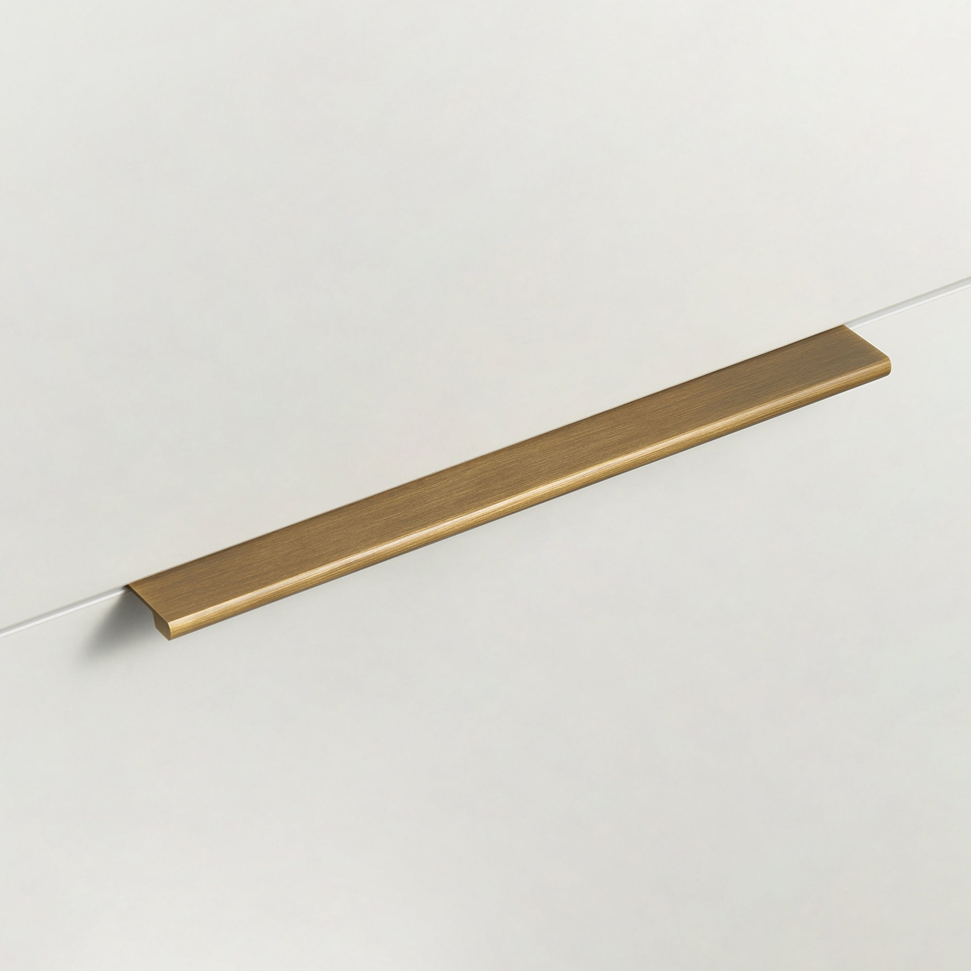 Handtag ch100 i antik mässing - första bild