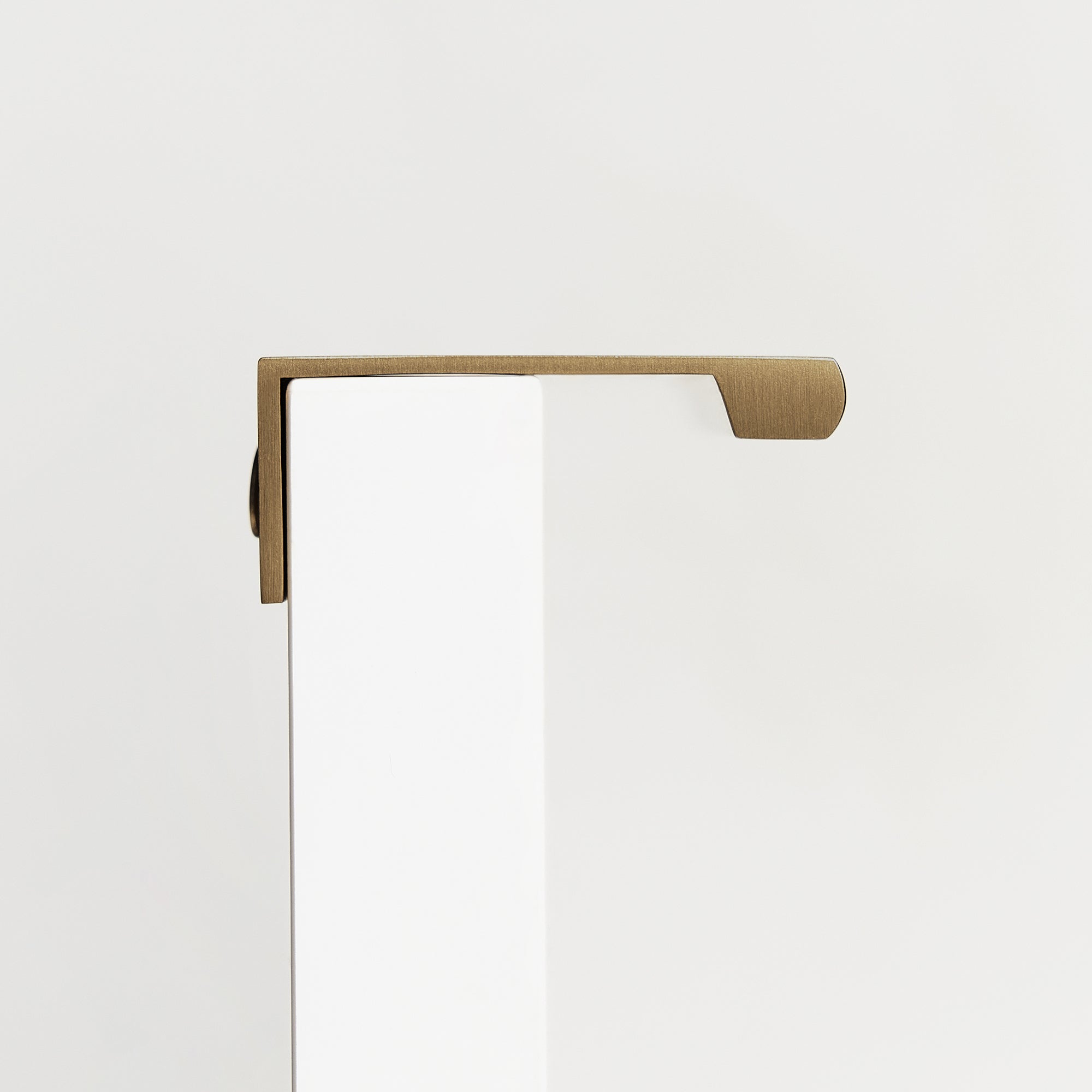 Handtag ch100 i antik mässing -detalj