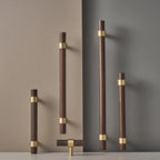 Maniglia CH025W | Noce + Ottone