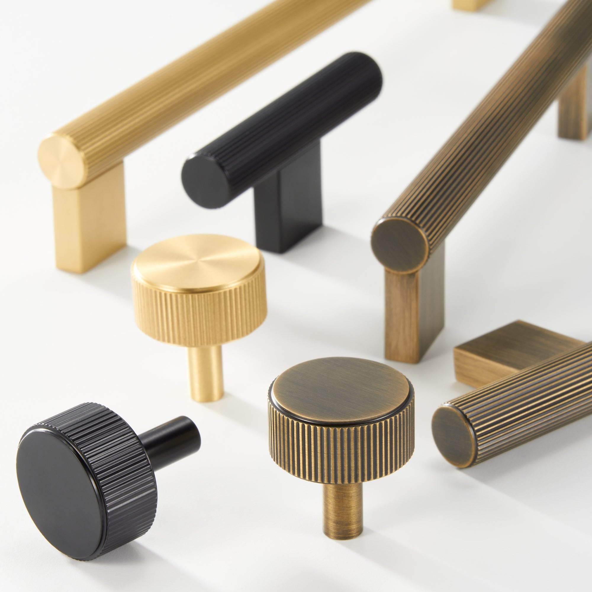 Knopp CH052 | Räfflad | Svart