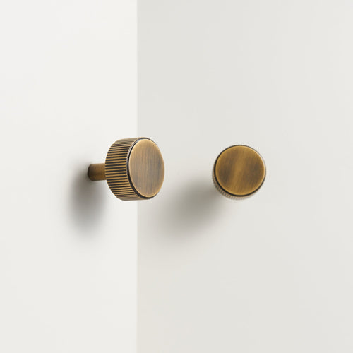 Knopf CH052 | Gerändelt | Antikes Messing
