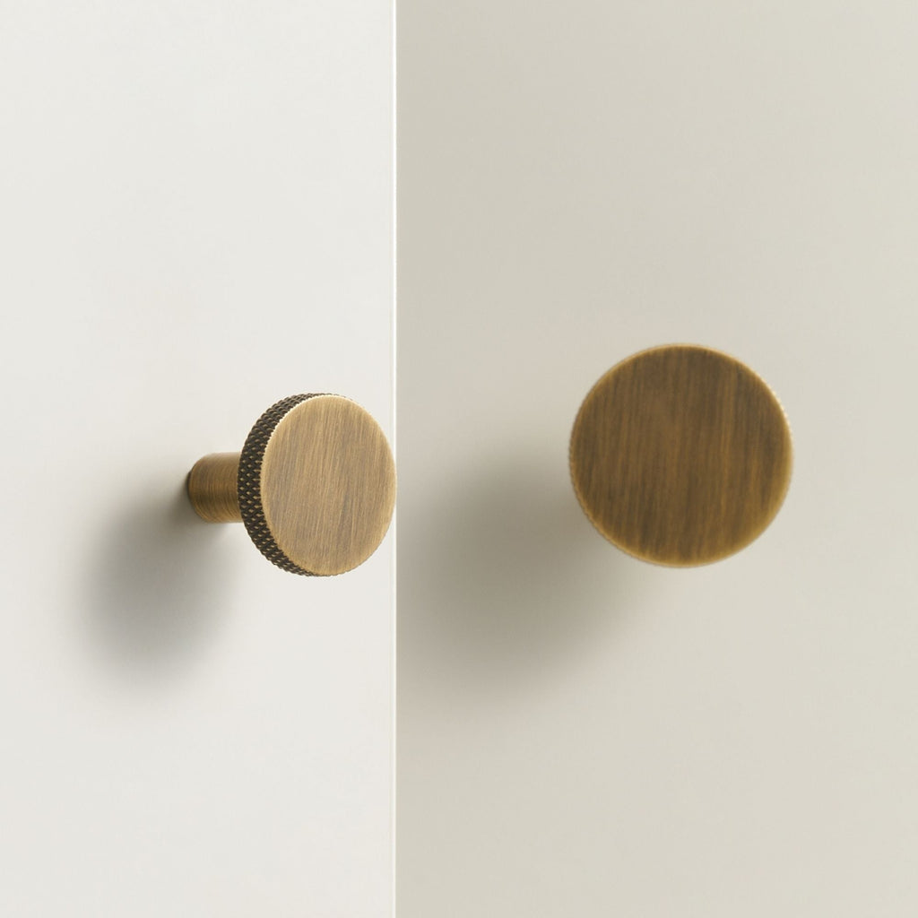 knopp/krok ch057 i antik mässing - detalj