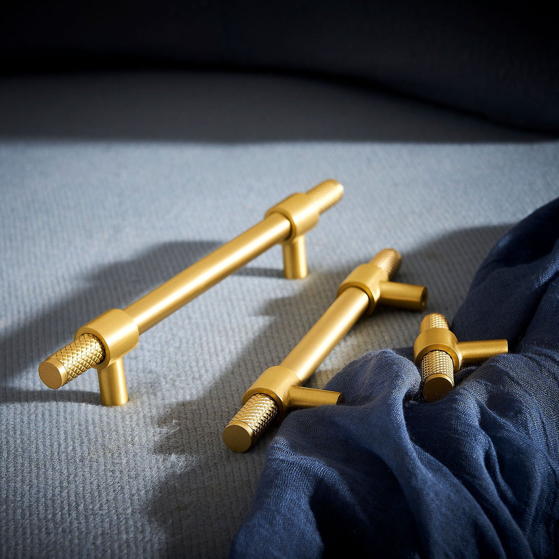 Handtag 3081 | Lättrat | Borstad Mässing - Dooroom