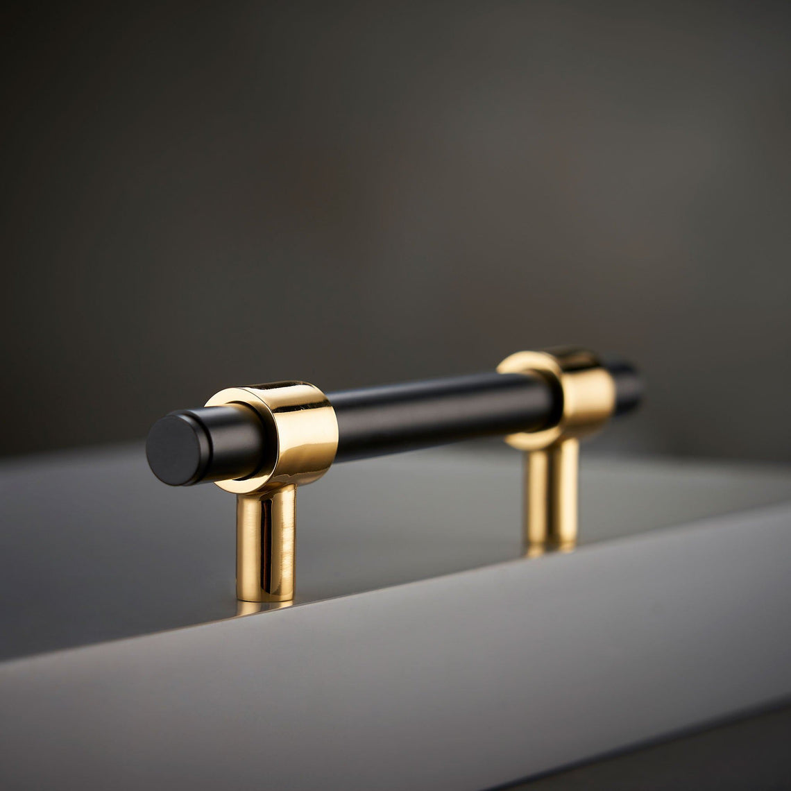 Handtag 3074 | Solid mässing | Svart/Guld - Dooroom