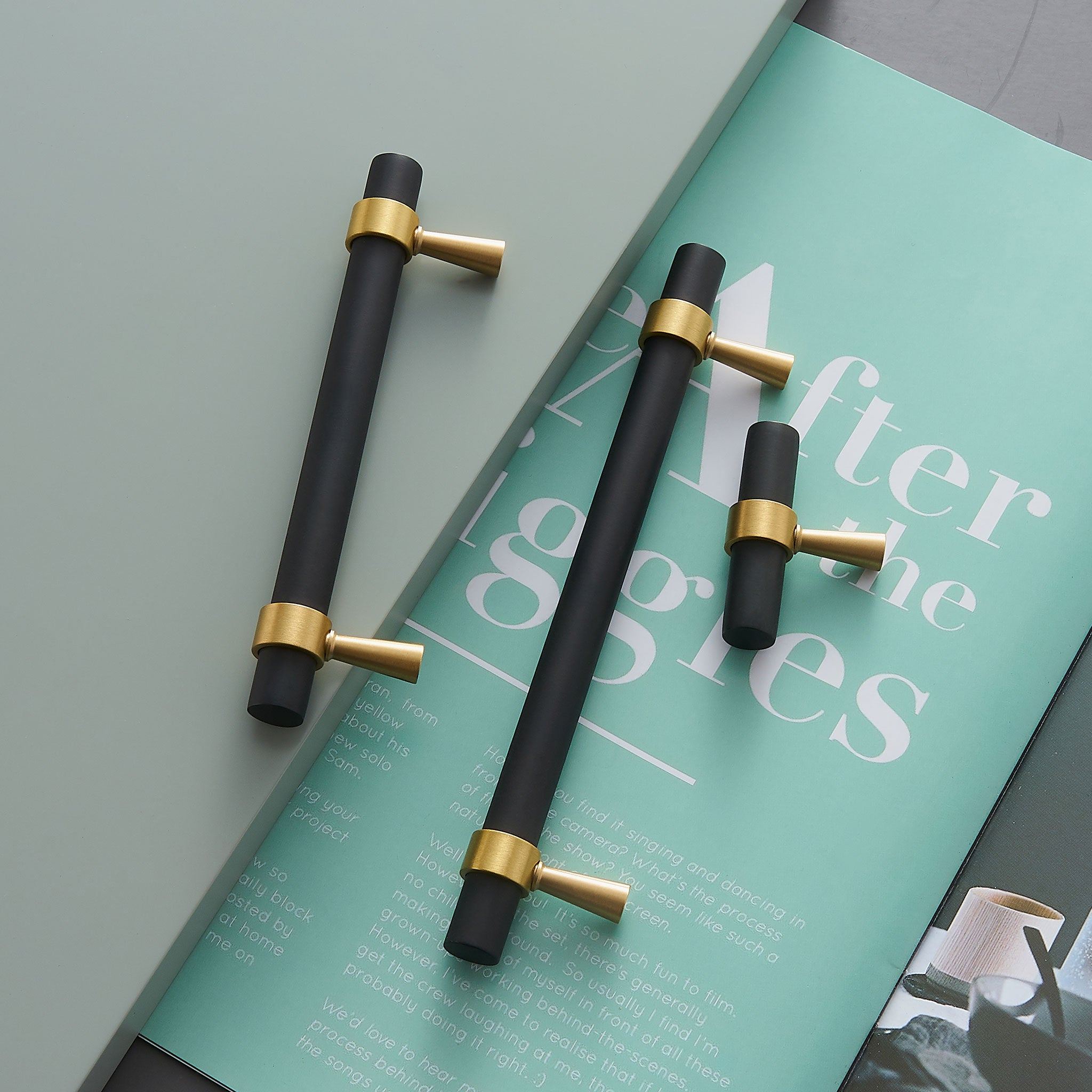 Matt Svart/Mässing - Dooroom